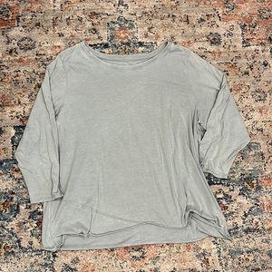 Calvin Klein 3/4 sleeve distressed tee